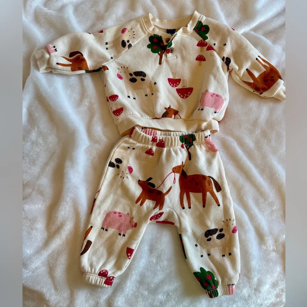 Old Navy Cream Baby Matching Sweats with Animal Print - Picture 1 of 5